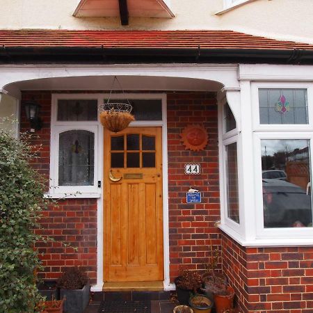 Friendly Home In South London Raynes Park Exterior photo