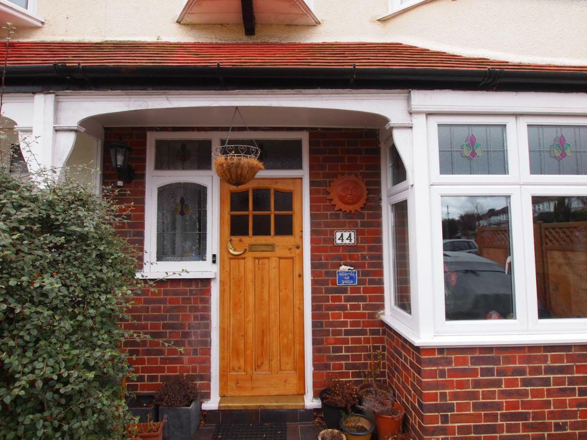 Friendly Home In South London Raynes Park Exterior photo