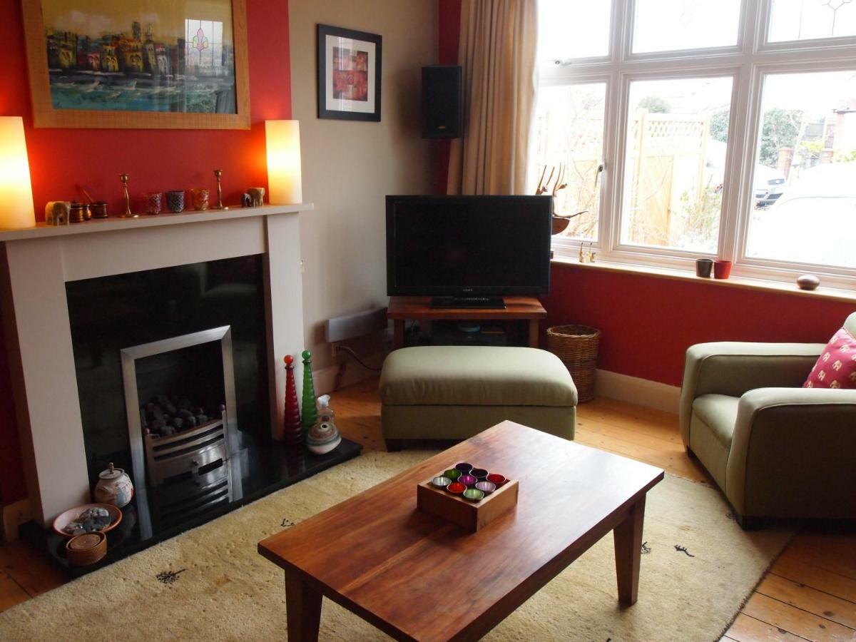 Friendly Home In South London Raynes Park Exterior photo