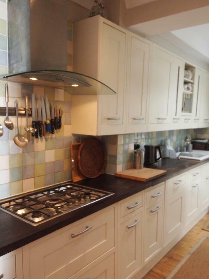 Friendly Home In South London Raynes Park Exterior photo